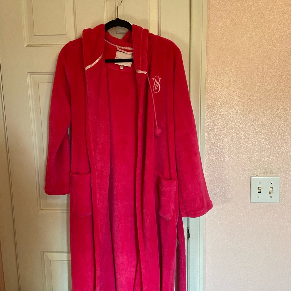 Victoria Secret Pink Fuzzy Robe - Picture 6 of 7